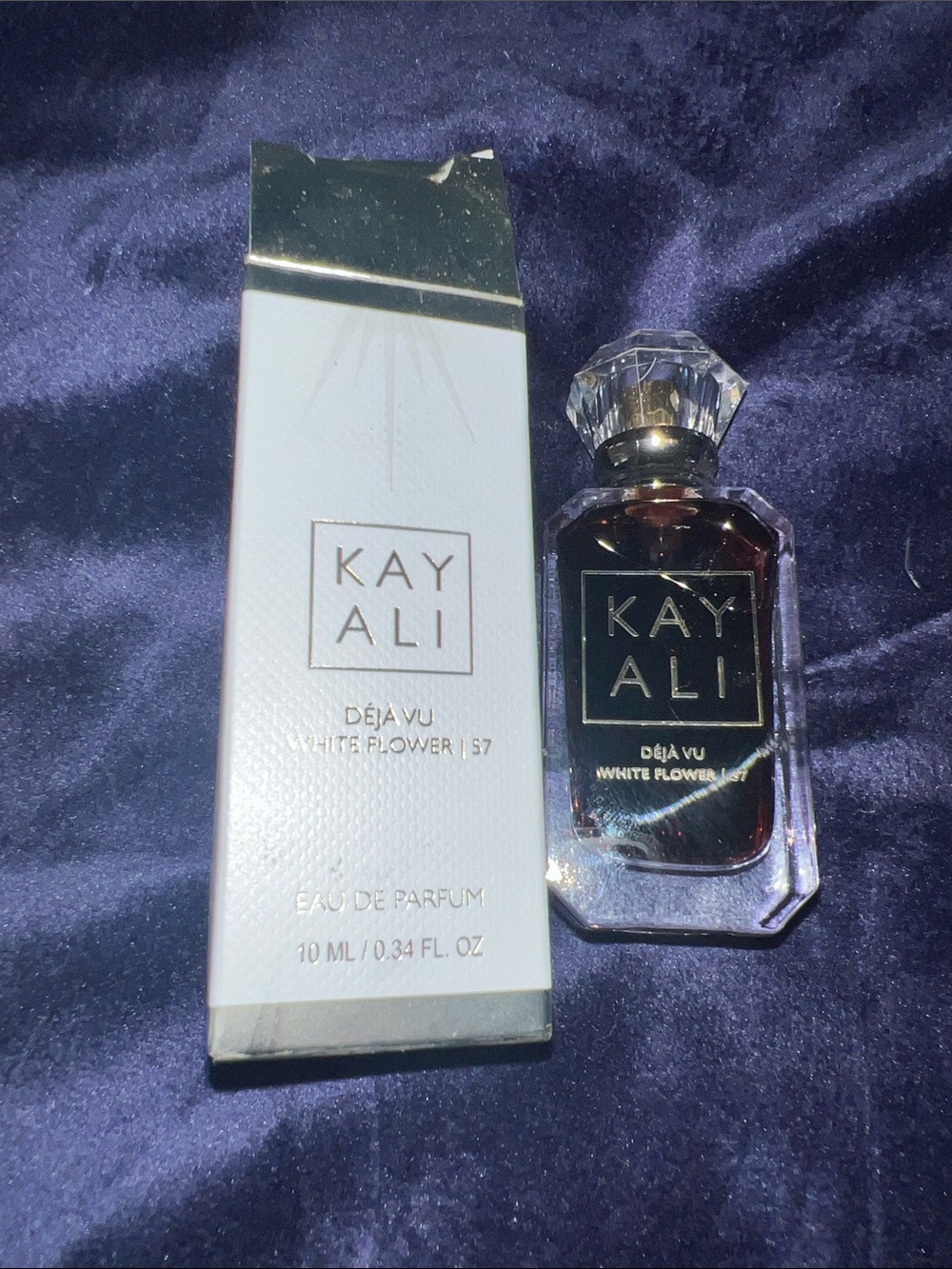 HUDA BEAUTY Kayali Déjà Vu White Flower Mini Perfume - Black & Clear Bottle